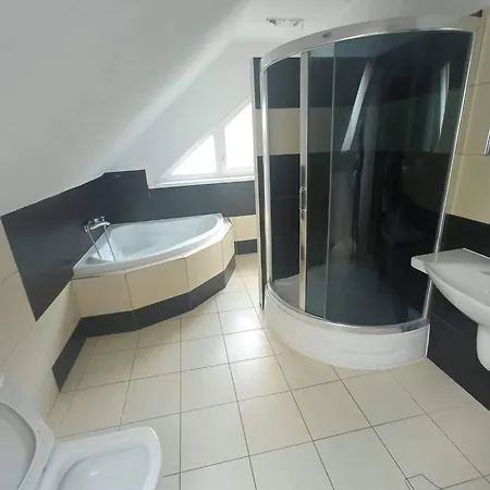 3izbovy Rodinny Dom S Krbom Dovolenkový dom *